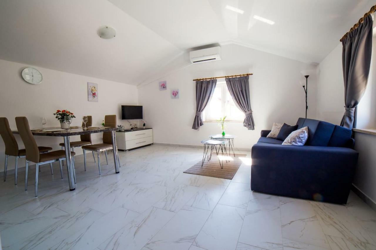 Apartment Podini Brsec Bagian luar foto