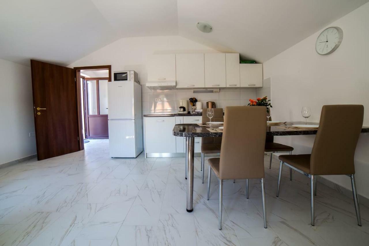 Apartment Podini Brsec Bagian luar foto