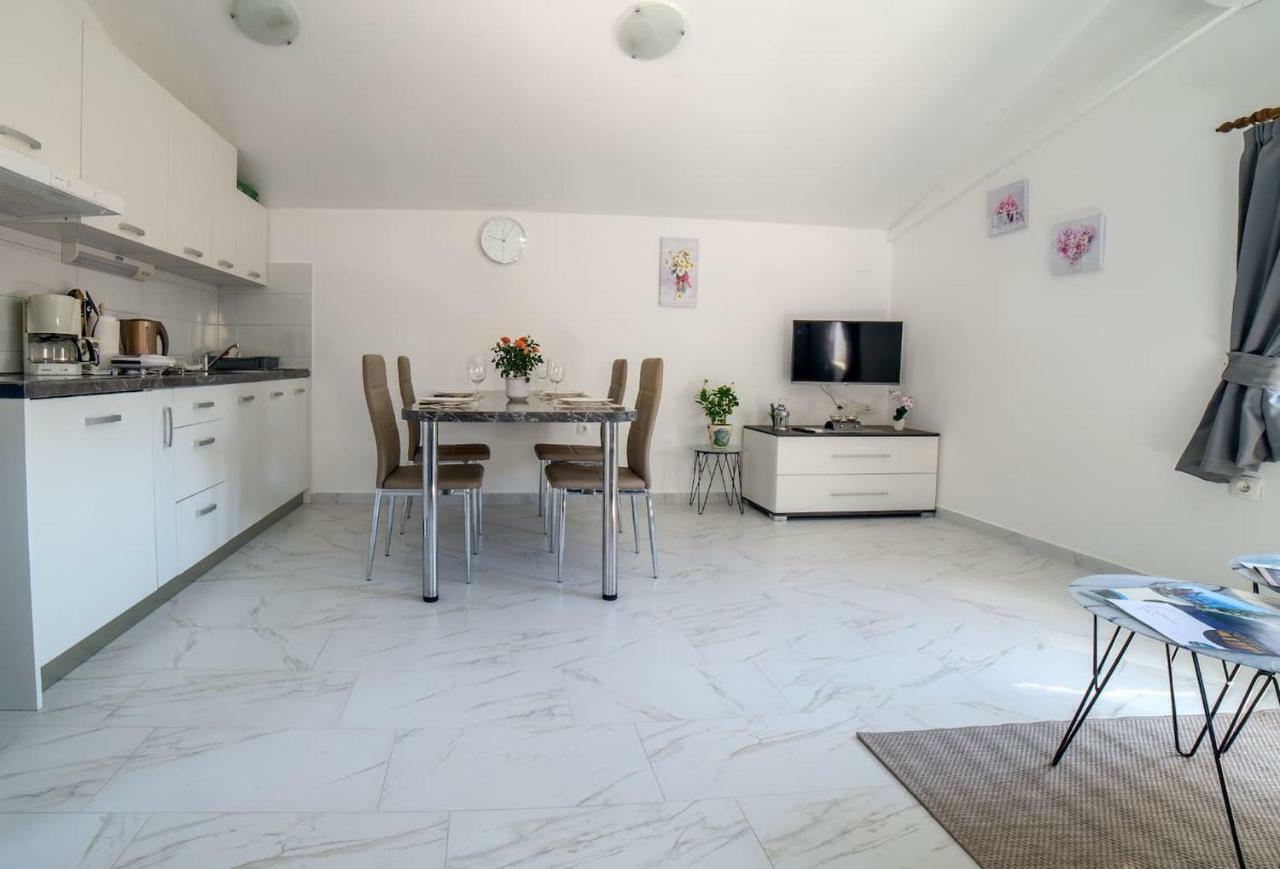 Apartment Podini Brsec Bagian luar foto
